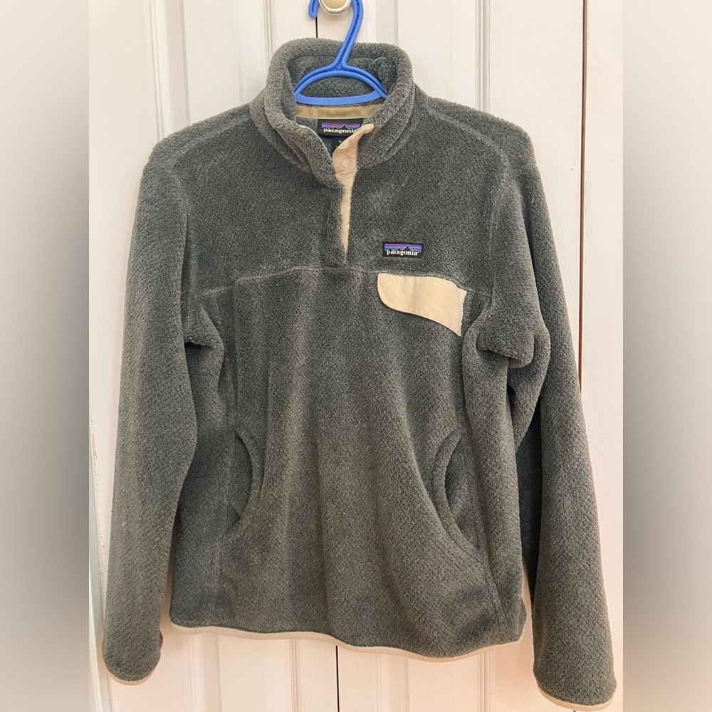 Patagonia Olive Green Fleece Pullover with Cream Accent